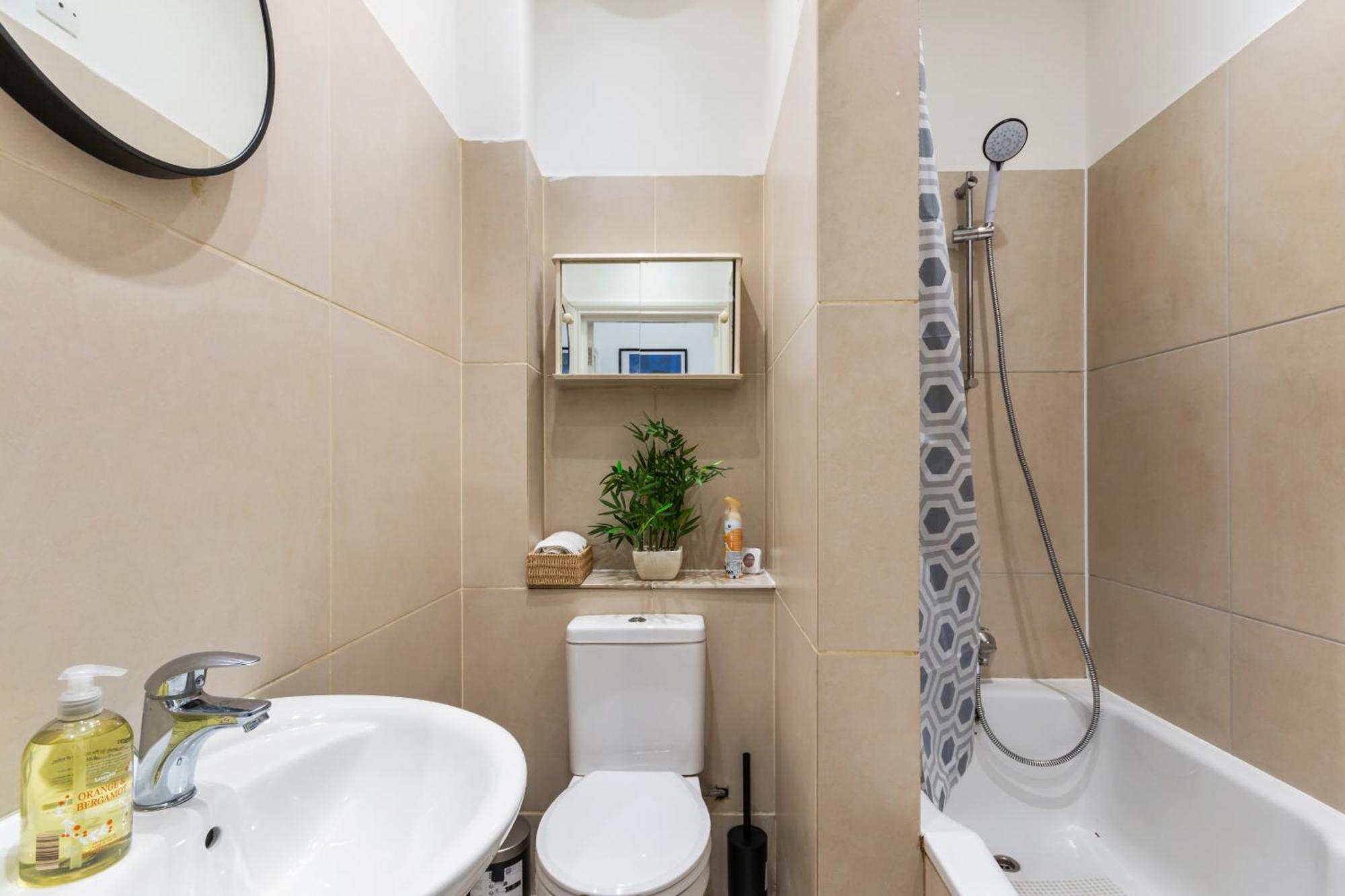 Acton Apartament *